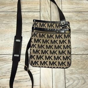 MICHAEL KORS vintage side bag.